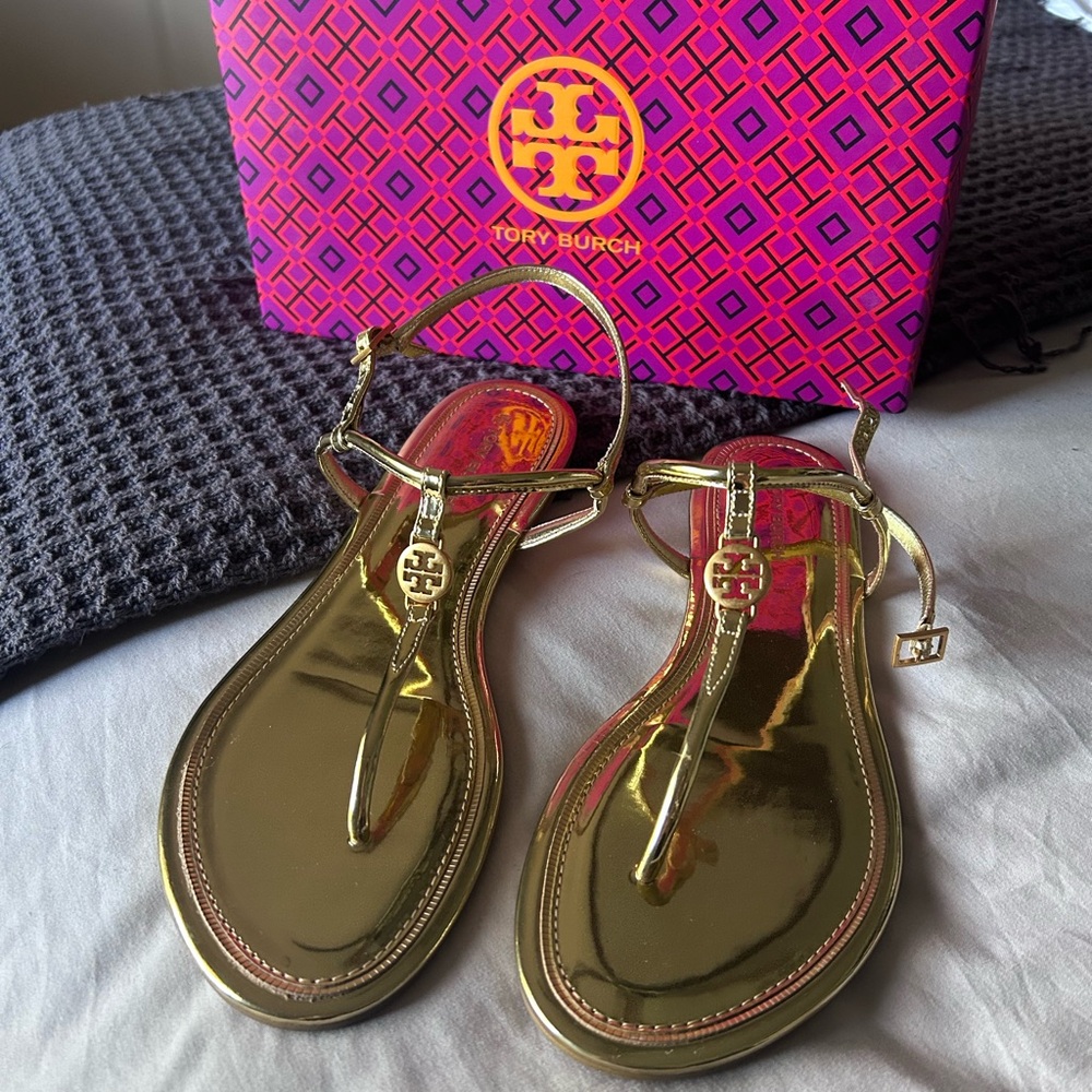 Tory Burch Emmy Flat Sandals in Gold